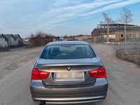 Gebraucht BMW 318 143 PS (105 kW) 2011 Grau Limousine