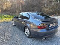 Gebraucht BMW 320 163 PS (119 kW) 2005 Grau Limousine