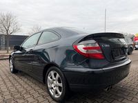 Gebraucht Mercedes C180 143 PS (105 kW) 2007 Blau Coupé