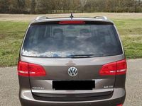 Gebraucht VW Touran Cup 140 PS (102 kW) 2015 Braun Van / Kleinbus