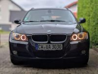 Gebraucht BMW 320 Lifestyle 163 PS (119 kW) 2011 Schwarz Kombi