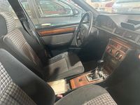 Gebraucht Mercedes 250 90 PS (66 kW) 1990 Braun Limousine