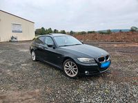 Gebraucht BMW 320 186 PS (136 kW) 2010 Schwarz Limousine