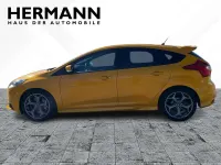 Usata Ford Focus ST 250 CV (183 kW) 2012 Giallo Berlina