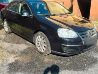Gebraucht VW Jetta 105 PS (77 kW) 2010 Schwarz Limousine