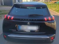 Gebraucht Peugeot e-2008 Active 100 kW (136 PS) 2022 Schwarz SUV
