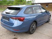 Gebraucht Skoda Octavia Clever 150 PS (110 kW) 2021 Titanblau metallic Kombi