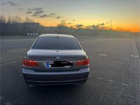 Gebraucht BMW 740 306 PS (225 kW) 2006 Grau Limousine