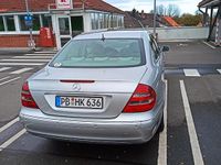 Gebraucht Mercedes E220 150 PS (110 kW) 2002 Silber Limousine