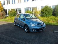 Usata Mercedes E200 193 CV (141 kW) 2005 Blu Berlina