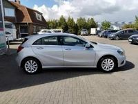 Gebraucht Mercedes A180 122 PS (89 kW) 2014 Polarsilber  metalliclack (grau) Limousine
