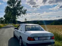Gebraucht Mercedes E200 136 PS (100 kW) 1992 Weiß Limousine