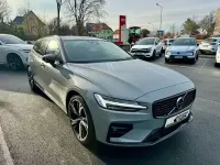 Używany Volvo V60 Plus 197 KM (144 kW) 2025 Szary Kombi