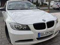 Gebraucht BMW 325 218 PS (160 kW) 2008 Weiß Limousine