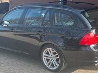 Gebraucht BMW 320 170 PS (125 kW) 2009 Schwarz Kombi