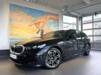 Gebraucht BMW 520 M Sport 197 PS (144 kW) 2025 Black sapphire metallic Kombi