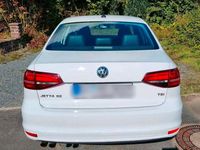 Gebraucht VW Jetta 150 PS (110 kW) 2016 Weiß Limousine
