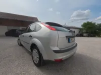 Używany Ford Focus Trend 80 KM (58 kW) 2005 Srebrny Sedan/Limuzyna