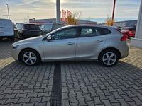 Gebraucht Volvo V40 Kinetic 122 PS (89 kW) 2018 Luminous sand / metallic Kombi