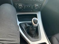 Gebraucht BMW 318 143 PS (105 kW) 2012 Schwarz Kombi