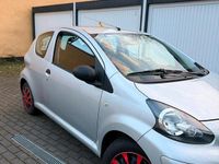 Gebraucht Toyota Aygo 68 PS (50 kW) 2009 Silber Kleinwagen
