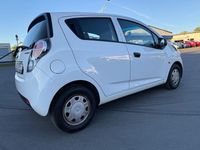 Gebraucht Chevrolet Spark 68 PS (50 kW) 2010 Weiß Kleinwagen