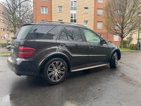 Gebraucht Mercedes ML320 224 PS (164 kW) 2005 Schwarz SUV