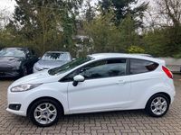 Gebraucht Ford Fiesta Trend 101 PS (74 kW) 2014 Weiß Kleinwagen