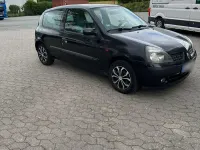 Używany Renault Clio II 73 KM (53 kW) 2002 Czarny Hatchback