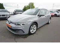 Gebraucht VW Golf VIII 131 PS (96 kW) 2023 Mondsteingrau Limousine