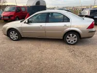 Usado Ford Mondeo Trend 170 CV (125 kW) 2004 Dorado Berlina