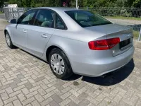 Gebraucht Audi A4 Attraction 120 PS (88 kW) 2012 Eissilber metallic Limousine