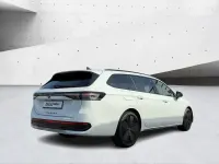 Gebraucht VW Passat R-line 193 PS (141 kW) 2025 Pure white Kombi