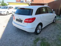 Gebraucht Mercedes B180 122 PS (89 kW) 2012 Weiß Van / Kleinbus