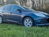 Gebraucht Ford Focus 109 PS (80 kW) 2012 Grau Kombi