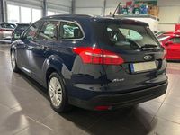 Gebraucht Ford Focus 101 PS (74 kW) 2017 Blau Limousine