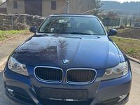 Gebraucht BMW 320 170 PS (125 kW) 2011 Schwarz Limousine