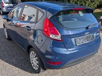 Gebraucht Ford Fiesta Trend 60 PS (44 kW) 2015 Blau Limousine