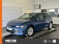 Neu VW Golf VIII Life 116 PS (85 kW) 2026 Anemone blue metallic Limousine