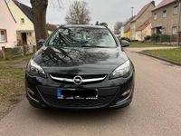 Gebraucht Opel Astra 131 PS (96 kW) 2013 Schwarz Kombi