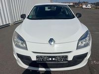 Gebraucht Renault Mégane Authentique 101 PS (74 kW) 2011 Weiß Limousine