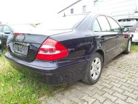 Gebraucht Mercedes E240 177 PS (130 kW) 2004 Tansanitblau  metalliclack Limousine