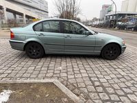 Gebraucht BMW 320 150 PS (110 kW) 2004 Grün Limousine