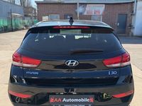 Gebraucht Hyundai i30 Intro Edition 159 PS (116 kW) 2020 Schwarz Limousine