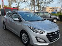 Gebraucht Hyundai i30 101 PS (74 kW) 2016 Grau Kleinwagen