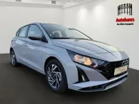 Neu Hyundai i20 101 PS (74 kW) 2025 Lumen grey / mic (grau) Kleinwagen