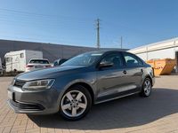 Second-hand VW Jetta 105 CP (77 kW) 2011 Gri Berlinǎ