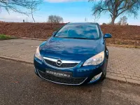 Gebraucht Opel Astra 140 PS (102 kW) 2012 Blau Limousine