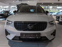 Neu Volvo XC40 Plus 163 PS (119 kW) 2026 Grau SUV