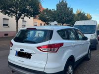Gebraucht Ford Kuga 120 PS (88 kW) 2015 Weiß SUV